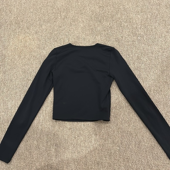 Aritzia black long sleeve - Picture 3 of 5